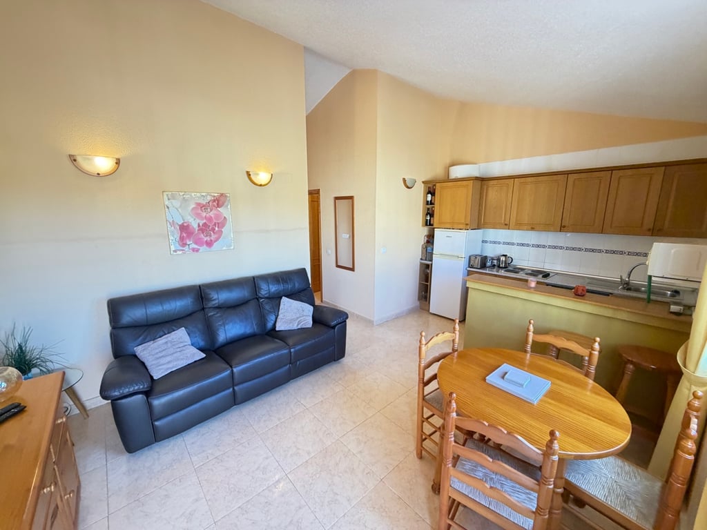 Apartment in Villamartin - Image 3