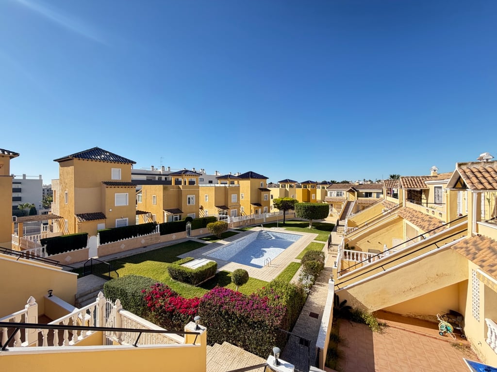 Apartment in Villamartin - Image 2