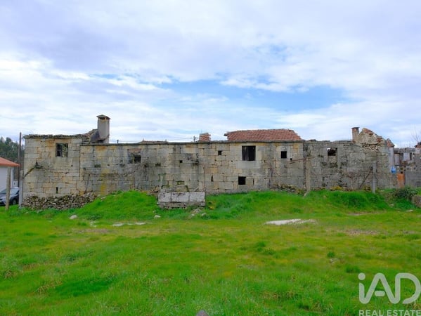 House in Pinheiro de Lafoes - view 1