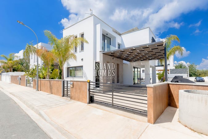 House in Paralimni - view 1