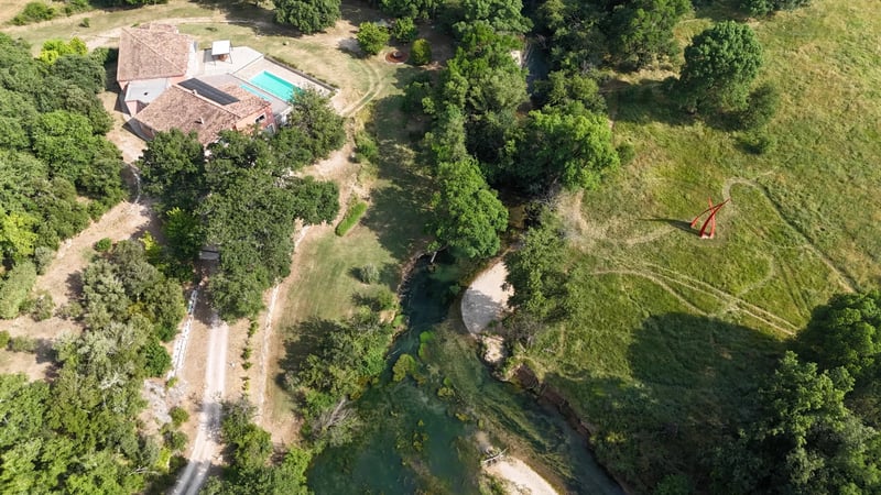 House in Chateauvert - view 1