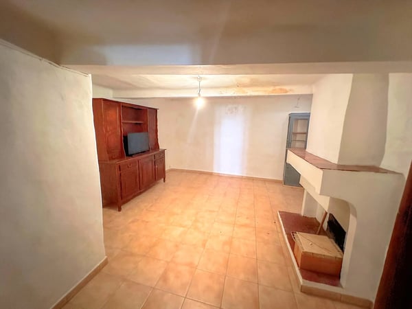 House in Aups - view 1