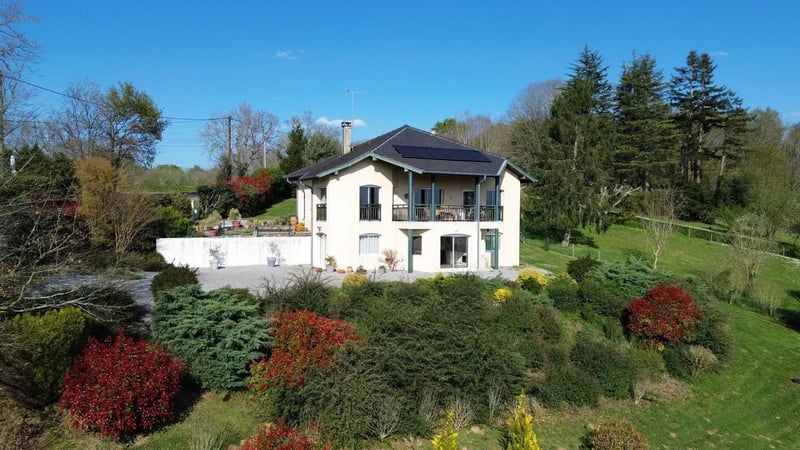 House in Sauveterre-de-Bearn - view 1