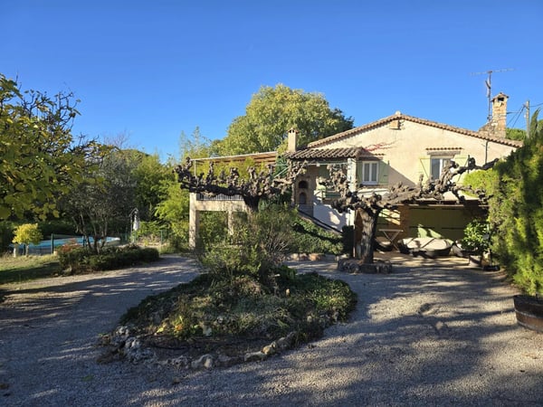 House in Saint-Antonin-du-Var - view 1