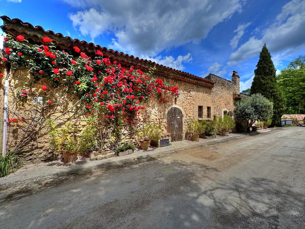 House in Entrecasteaux - view 1