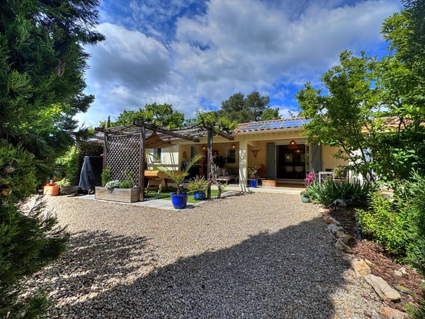 House in Aups - view 1