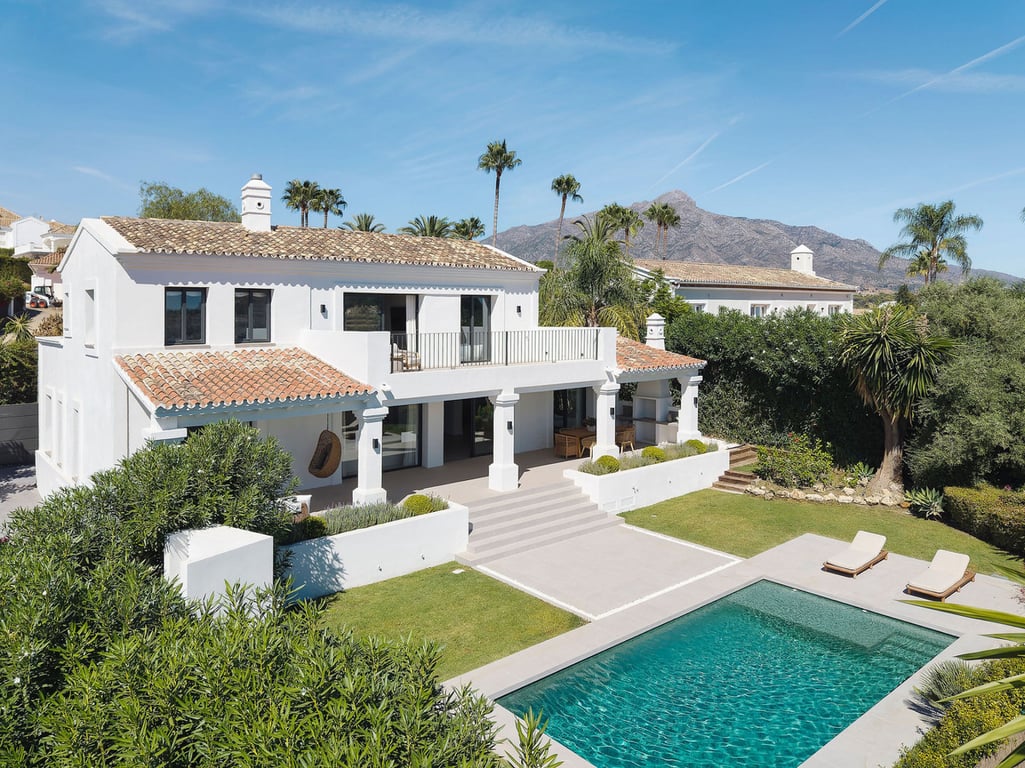 Villa in Nueva Andalucia - Image 2