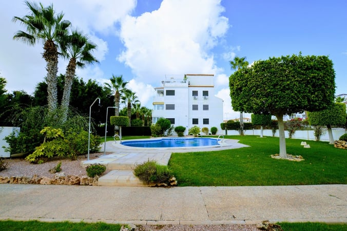 Apartment in Villamartin - view 1