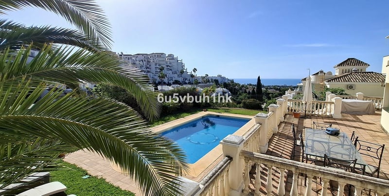 Villa in Sitio de Calahonda - view 1