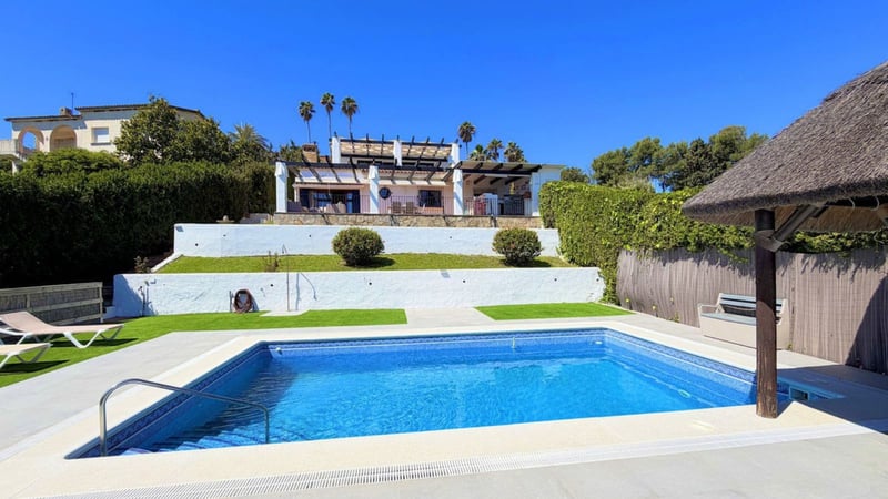 Villa in Estepona - view 1