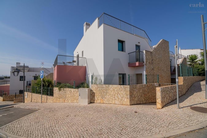 Villa in Guia - view 1