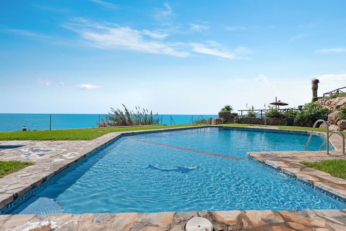 House in Estepona - view 1