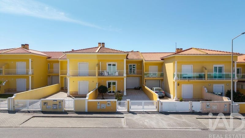 House in A dos Cunhados - view 1