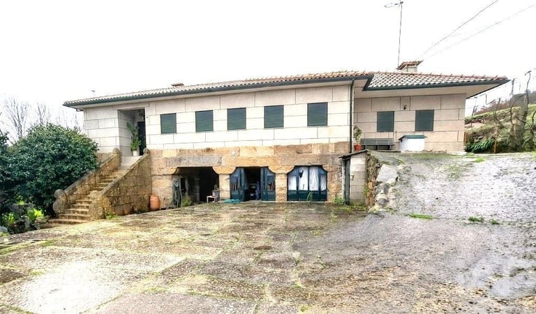 House in Fafe - view 1