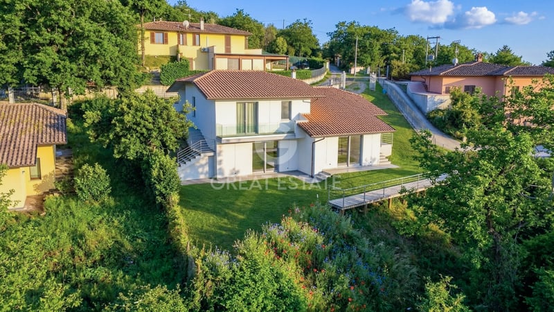 House in San Feliciano - view 1