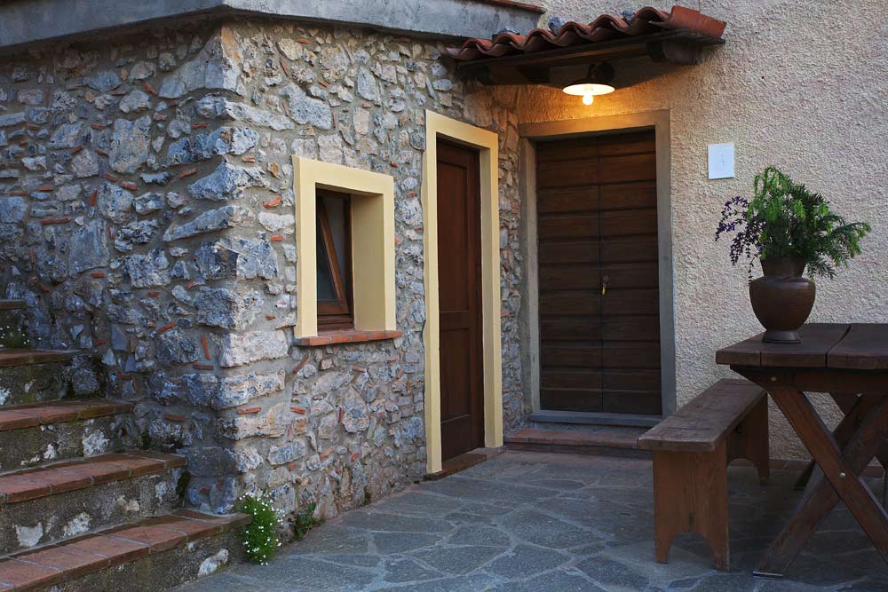 House in Molazzana - Image 3