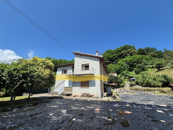 House in Castelnuovo di Garfagnana - view 1