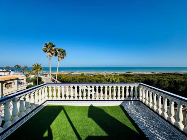 House in Guardamar del Segura - view 1