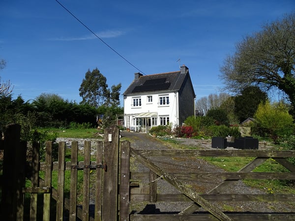 House in Mael-Carhaix - view 1