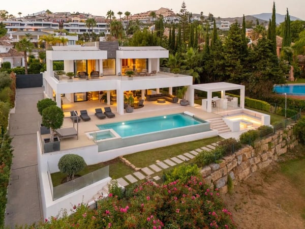 Villa in Marbella - view 1