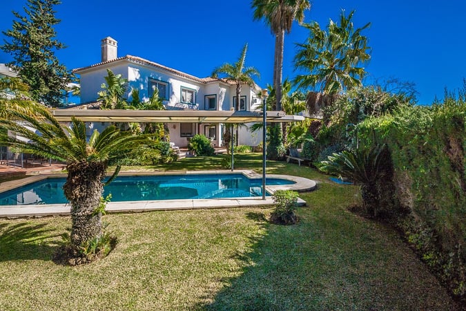 Villa in Marbella Del Este - view 1