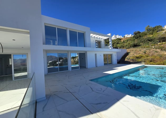 Villa in La Mairena - view 1