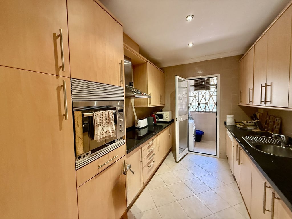 House in Elviria - Image 3