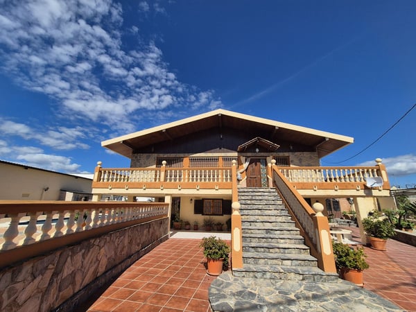 House in Coin - view 1