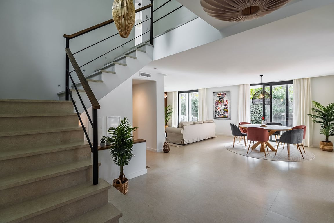 Villa in Nueva Andalucia - Image 2