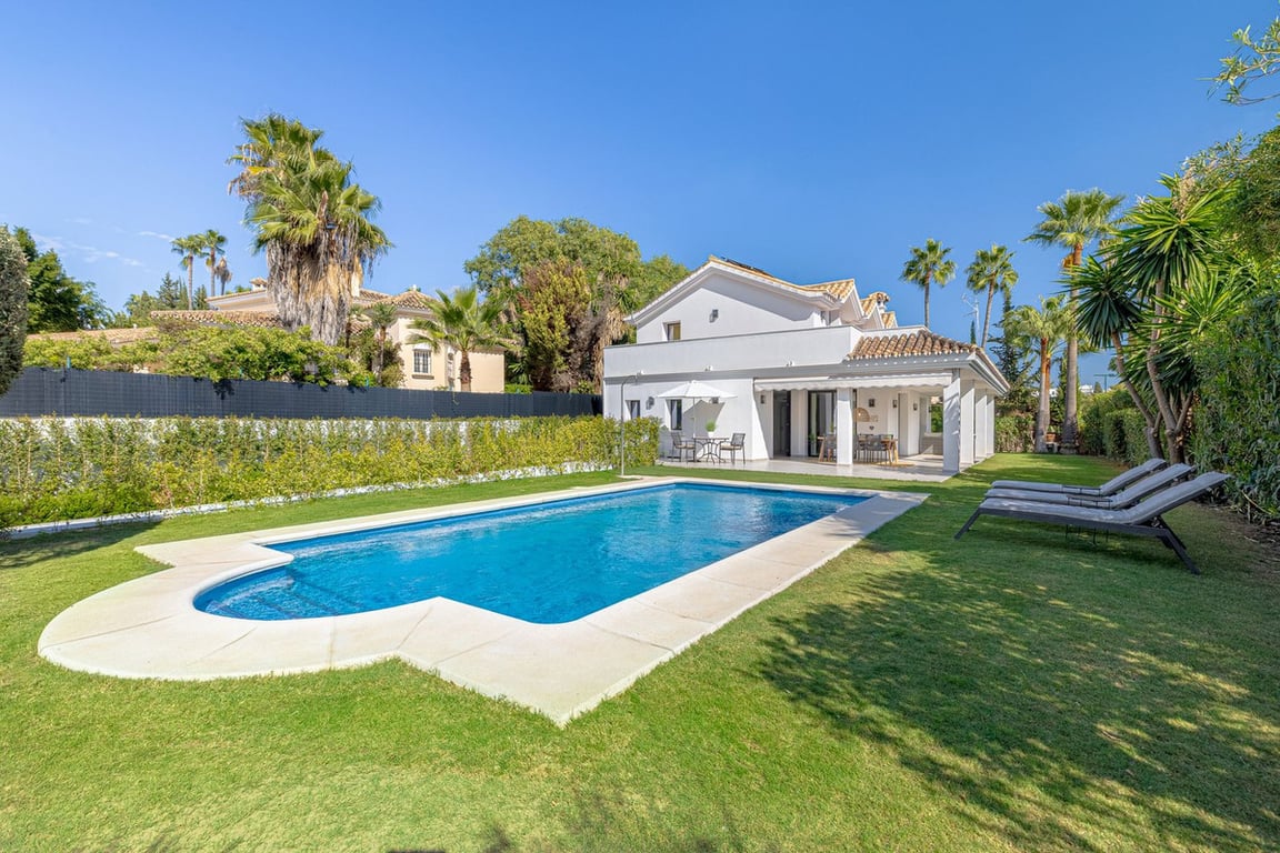Villa in Nueva Andalucia