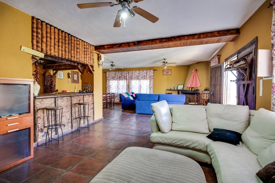 House in Monda - Image 3