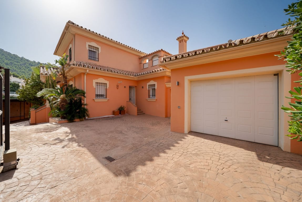 Villa in La Cala De Mijas - Image 2