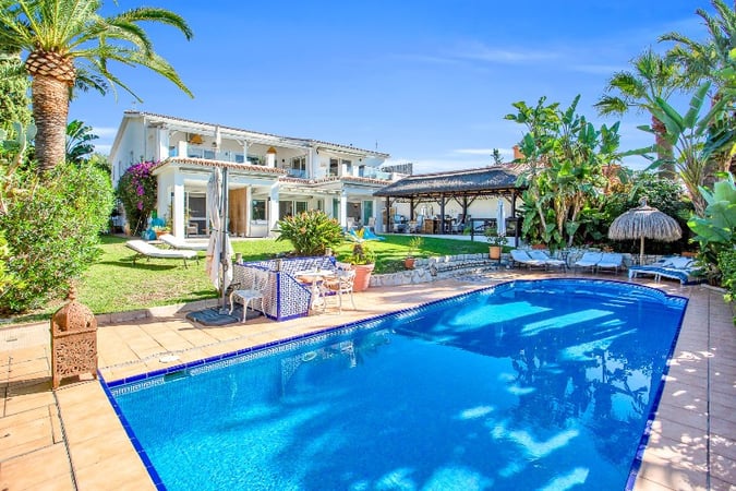 Villa in Marbella Del Este - view 1
