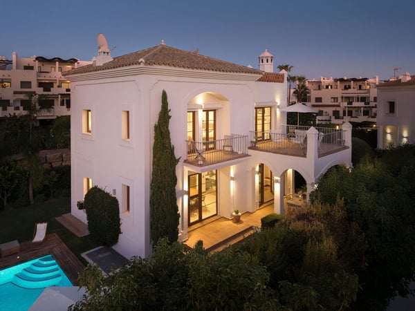 Villa in Estepona - view 1