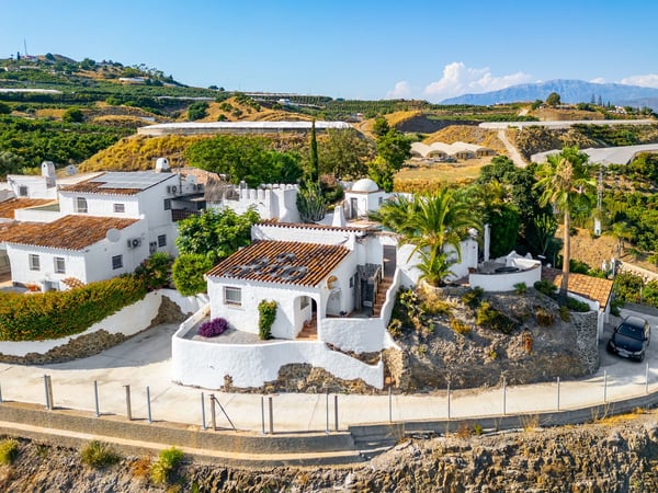 House in Almayate Bajo - view 1