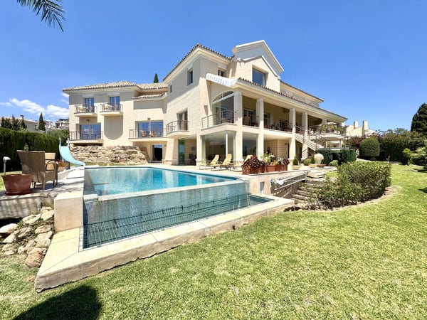 Villa in Mijas Costa - view 1