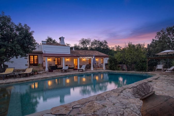 Villa in Salir - view 1