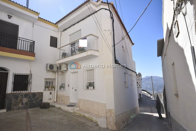 House in Lucar - view 1