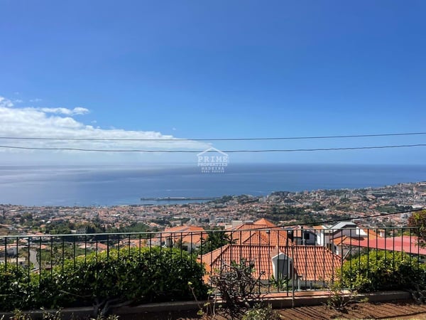 Villa in Nossa Senhora do Monte - view 1