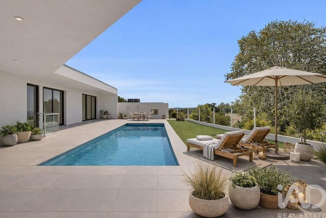 House in Serra do Bouro - view 1