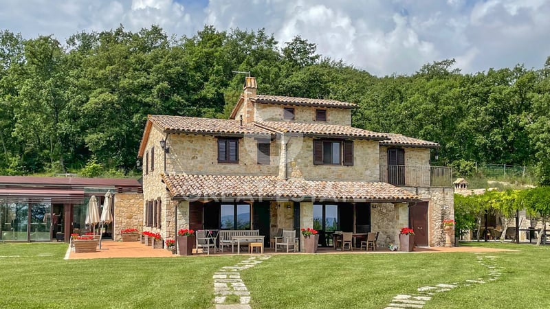 House in Todi - view 1