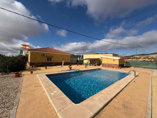 House in Pinoso - view 1