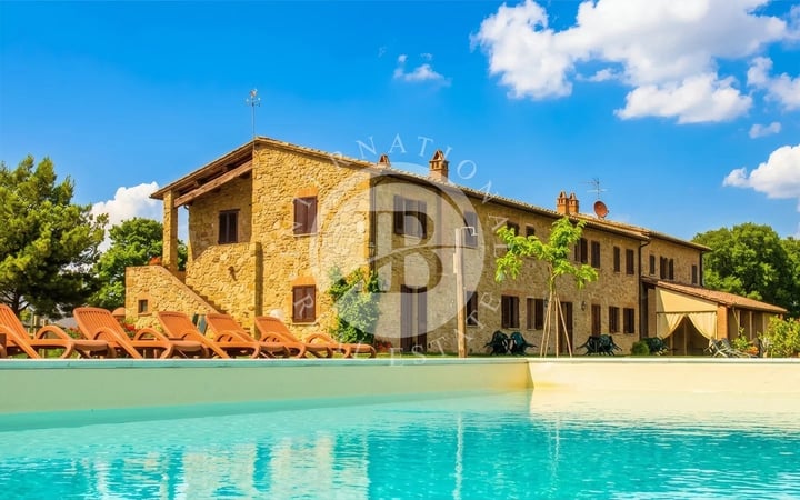 House in Volterra - view 1