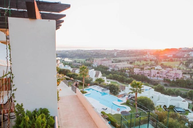 Apartment in Benahavis - view 1