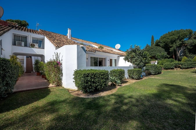 Apartment in Nueva Andalucia - view 1