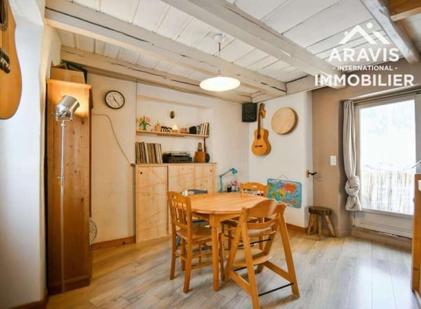 Villa in Thones - view 1