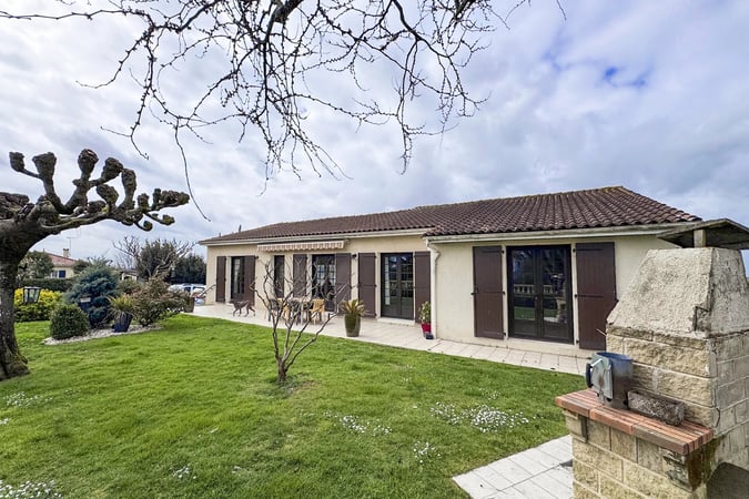 House in Jarnac - view 1