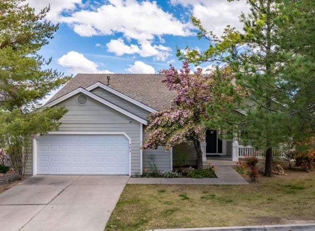 House in Mogul - view 1