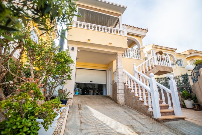 Villa in San Fulgencio - view 1