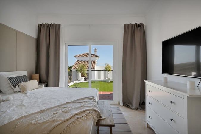 Apartment in El Paraiso - view 1